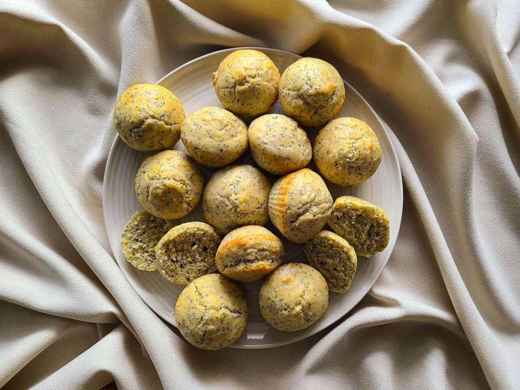 lemon-poppyseed-muffins